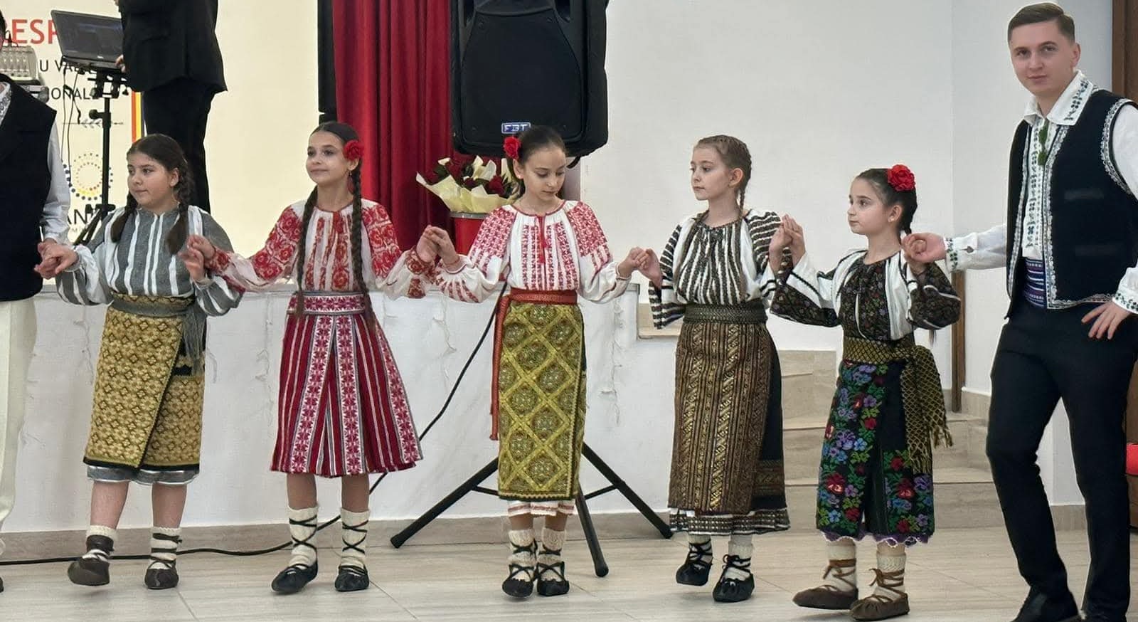 Romania Inima „Hora din inima satului” – de Constantin Pașol - Litoral Press Romania ...