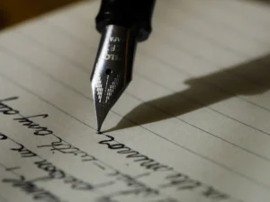 Norvegia interzice utilizarea inteligenței artificiale în școlile generale și revine la cărți și la scrisul de mână