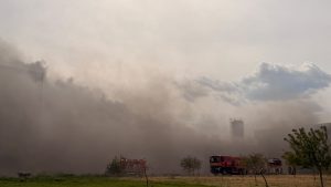 VIDEO. INCENDIU la o FABRICĂ de celuloză. A fost emis mesaj RO-Alert!