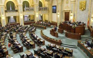 Senat: Uniforme școlare obligatorii! Proiect de lege adoptat