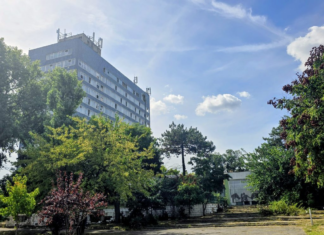 VIDEO/ FOTO. Hotelul Perla din Mamaia, cu fațade degradate și geamuri sparte. Omul de afaceri ieșean Gheorghe Vasilache Ionescu, declarații EXCLUSIVE despre soarta clădirii